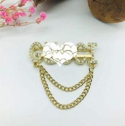 European and American rhinestone chain brooch ladies letter suit lapel pin fashion model jewelry gift 1158617