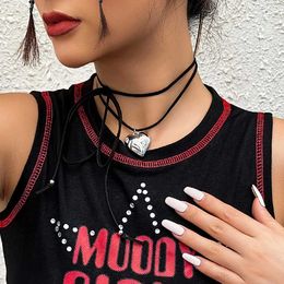 Pendant Necklaces Long rope chain with metal heart-shaped pendant necklace suitable for women fashionable lace buckle 2024 jewelry accessory gift Q240430