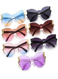 New Special Rimless CatEyes Sexy Women Sunglasses Novelty Big Onepiece Lenses With Fulgurous Bars Side Fashion Lady Eyewear1198706