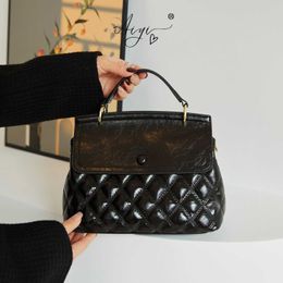 Bag Womens Fashionable Single Shoulder Diagonal Straddle 2024 Handbag High End Elegance and Temperament Commuter Trendy