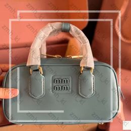10A Miui Designer Shoulder Bag Matelasse Bowling Miumiubag High Quality Designer Bag For Womens Man Leather Luxurys Ba Top Handle Mui Mui Handbag Half Moon 110