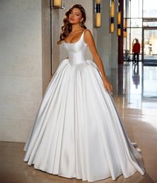 Eleganckie długie kwadratowe satynowe suknie ślubne z kieszeniami A-line Kości słoniowej Zwykłe paski Zachęć pociąg do tyłu proste suknie ślubne z kieszeniami dla kobiet