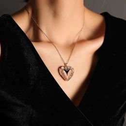 Pendant Necklaces Love Heart Secret Message Lock Necklace Pendant DIY Photo Lock Retro Couple Jewellery Gift 2024 New Q240430