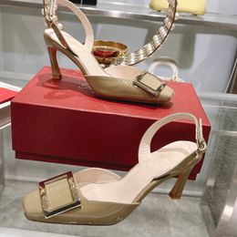 Designer Slingback Tambini per donne Gilded Comfort: Cream Heels with Gold Details Pass in Opulence!Scarpe da abbigliamento da tacchi ad alto blocco classici di lusso medio