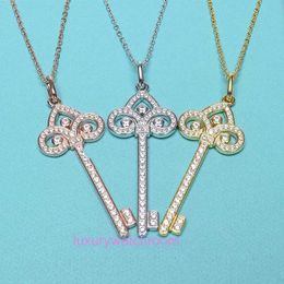 Luxury Tiifeniy Designer Pendant Halsband Iris Key Necklace 925 Sterling Silver Plated 18K Gold Diamond Patted Key Pendant ClaVicle Chain Chain