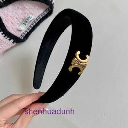 Factory Outlet wholesale High grade velvet black hair band for women in autumn and winter 2022 new internet famous high skull top headwear with wide edge headband clip