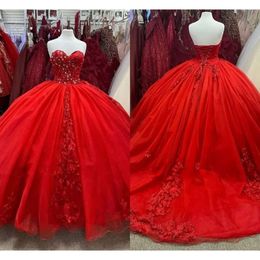 Elbiseler Tatlım Boyun Kırmızı Quinceanera Tül 3d Çiçek Aplike Çiçekler Dantel Yukarı Süpürme Tren Tatlı 16 Doğum Günü Pageant Ball Roose Vestidos