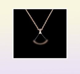 Jewellery custom 18K rose gold small skirt necklace needlework chalcedony white fritillaria inlaid diamond collarbone24702987313