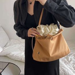 The Row TR is Bag Bag Nylon Cloud a lightweight and lazy style one shoulder crossbody bag with a large bag that is popular on internet. same super popular new bag