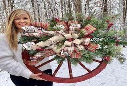 Farmhouse Waggon Wheels Wreath Christmas Winter Door Hanging Home Outdoor Decoration New Year Gift Christmas Decoration 2022 L220712675255