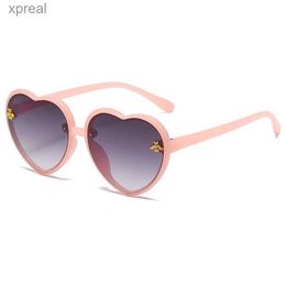 Güneş gözlükleri 2024 Moda markası kalp şekilli çocuk güneş gözlüğü retro sevimli pembe karikatür güneş gözlüğü çerçeve kız erkek bebek UV400 Glasses oculos wx