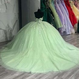 Abiti verdi Mint 2024 Quinceanera in pizzo Applique fuori dalle spalle Sweep Train Sweet 16 Birthday Parte