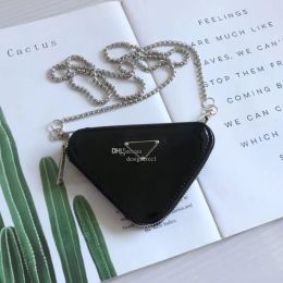 Purses Luxury Triangle Crossbody Bags Girls Cute Handbags Coin Purse Shoulder Headphone Bag Womans Designer Chains Letter Purse Glossy Pa
