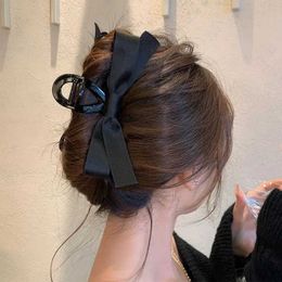 Headbands Fashionable Korean large bow velvet hair clip with double-sided knot grip satin bucket Q240506