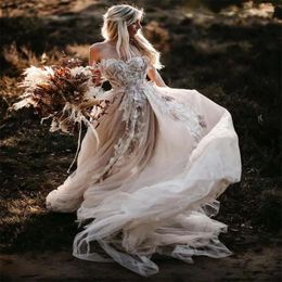 Ubierz linię haftu 2021 Off the ramię seksowna bez pleców 3D Floral Applique Tiuls Wedding Suknia szata de Mariee pplique
