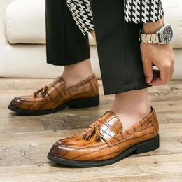 Dress Shoes Leather Men Brogue Vintage Party British Business Formal Wear Height Increasing Wedding Groom
