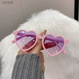Okulary przeciwsłoneczne dziecięce urocze okulary przeciwsłoneczne w kształcie serca dzieci retro urocze różowe miłosne okulary przeciwsłoneczne rama moda nowa dziewczyny chłopcy dziecko uv400 okulary wx