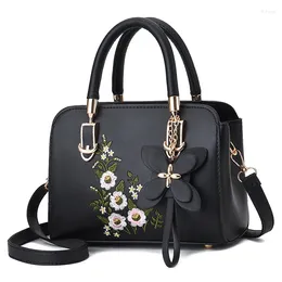Totes 2024 Fashion Embroidery PU Leather Women Shoulder Bag Leisure Satchels Female Handbag Solid Colour Elegant Crossbody