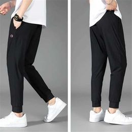 Calça masculina Summer Ice Silk Pants Mens alto elástico Ultra-Fino calças esportivas de seco rápido Wear Sweat Pante Plus Tamanho 5xl Y240506