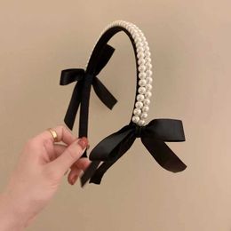 Headbands Pearl headband womens sweet black bow headband hair loop bracket decoration headband elegant womens fashionable hair accessories Q240506