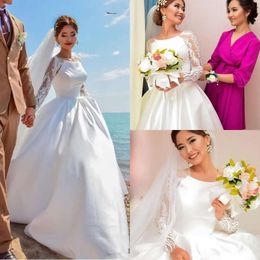 Long Sleeves Vintage 2021 Beach Satin Dresses Lace Embroidery Floor Length Custom Made Scoop Neck Wedding Gown Vestido De Novia