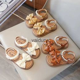 Sandals Summer Girls Childrens Elegante Fashion perle Fashion Nuova versione Sweet Lace Waist Party Wedding Apartment Shoe Beach Shoes H240506