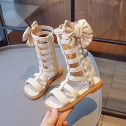 Girls Sandals Kids 2024 Fashion Casual Shoes Hollow Versatile Roman Style Bow and Pearls Children Party PU 240426