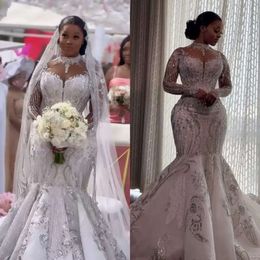 Vestidos de noiva de sereia Cristais de mangas compridas Apliques de arco de pescoço alto