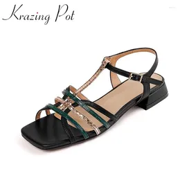 Dress Shoes Krazing Pot 2024 Cow Leather Peep Toe Summer Buckle Straps Mixed Color Thick High Heels Mature Office Lady Elegant Sandals Women