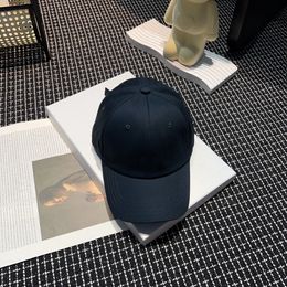 Женские дизайнерские бейсбольная шляпа вышитая летняя модная шаровая шапка Мужчина повседневная защита солнца Солнце Шляпа Шляпа