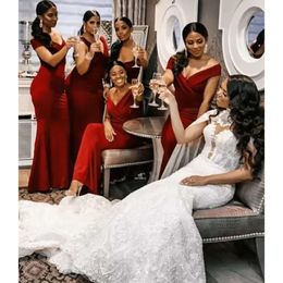 Mermaid Red Red Bridesmaid Vestidos bainha V Neck Rouched Liginas sem mangas comprimento do piso PLUS TAMANHO DA MUITA DE HONIMENTO Vestidos de casamento Country Vestidos estidos