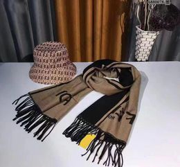 Expensive Brand 2022 New Luxury FF Letter Cashmere Scarf Women039s Retro F Print Fashion Square Bandana Headscarf Tie3355291