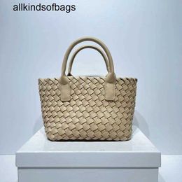 Cabat Tote Bag Bottegvenets Handbag Advanced Sensory Vegetable Basket 2024 Fashion Womens Single Shoulder Crossbody Small Woven frj