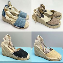 Designers Womens Wedge Plataforma Sandálias Sandalhas Sapatos de Chaves de couro Real Tornozelo de tornozelo Matelasse alcable