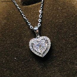 Pendant Necklaces Exquisite Silver Color Love Heart Necklace For Women Shiny Cubic Zirconia Crystal Valentines Day Gift