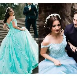 Spetsklänningar mynta quinceanera grön applikation från axel pärlor pearls prom ball klänning skräddarsydda ruffles vestidos formell kvällskläder korsett tillbaka