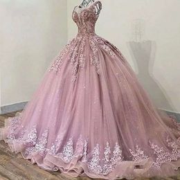 Gillter Dusty 2021 Różowe cekiny sukienki Quinceanera z koraliki koronkowe aplikacje Tiul Ball Suknia Słodka 16 urodzin PROMA