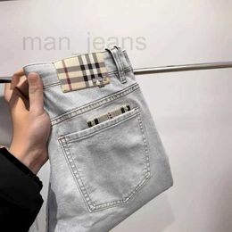 Jeans designer maschile lussuoso jeans grigio chiaro europeo per uomo primavera e sottile elastico sottile elastico pantaloni a gamba dritta per uomini H26F