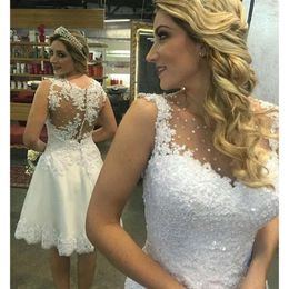 Applique klänningar spets 2021 Kort en linje pärlstav knälängd ren nack illusion täckta knappar bakre strand bröllop klänning vestido