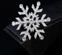 Christmas Crytal Snowflake Brooch party Favors Silver Rhinestone Alloy brooches XMAS pins Clips Pin women children gift3113789