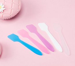 Plastic makeup tools mask spoon 81mm cosmetic spatulas 100pcslot product small for cream4393103