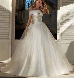 Elegant Long Sweetheart Satin Wedding Dresses A-Line Ivory Tulle Sleeveless Sweep Train Lace Up Back Simple Bridal Gowns for Women