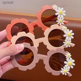 Sunglasses 2023 New Girls and Boys Fashion Chrysanthemum Sunglasses UV400 Childrens Colorful Retro Protective Sunglasses Childrens Sunglasses WX