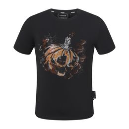 PLEIN BEAR T SHIRT Mens Designer Tshirts Brand Clothing Rhinestone PP Skulls Men T-SHIRT ROUND NECK SS SKULL Hip Hop Tshirt Top Tees 17021