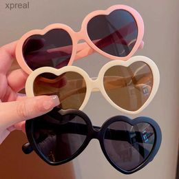 Sunglasses 2023 New Children Colors Heart Circle Edge UV400 Sunglasses Baby Girls Lovely Outdoor Sun Protection Sunglasses Kid Sun Glasses WX