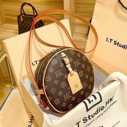 Womens luxury designer bags handbag round crossbody purse messenger bags handbags french classic old flower leather bag purses 22cm 206H