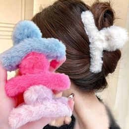 Other Plush Hair Clip Elegant Acrylic Hairpins Winter Faux Fur Cl Barrette Crab Headwear for Women Girls Trendy Hair Accessories