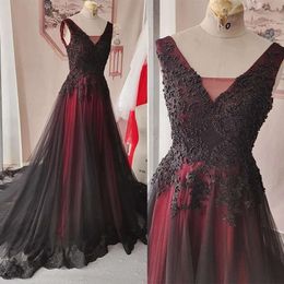 Hochzeitskleider Gothic 2021 Kleider schwarz rote Tüll Perlen gegen Nackenspitze Applique Sweep -Zug schlechte Mobile Made Beach Robe de Mariee Plus Size Vestido Novia Estido