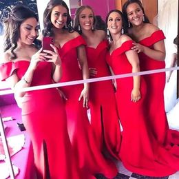 신부 들러리 드레스 신부 들러드 빨간 슬리빙 어깨 외피 측면 슬릿 커스텀 바닥 길이 플러스 명예 가운 컨트리 웨딩 웨딩의 하녀 하녀