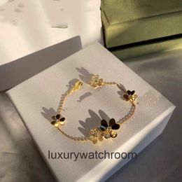 Vancleff High End jewelry bangles for womens Seiko lucky clover five flower bracelet popular on the with the same and light luxury design Original 1:1 With Real Logo box